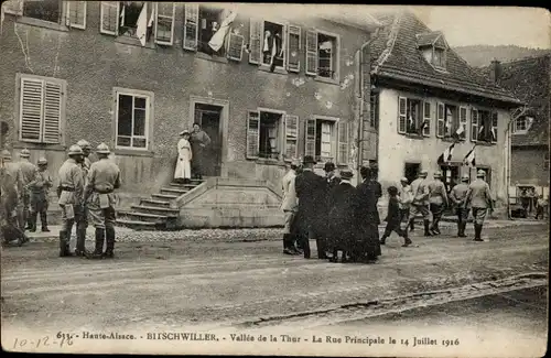 Ak Bitschwiller lès Thann Bitschweiler Elsass Haut Rhin, Rue Principale le 14 Juillet 1916