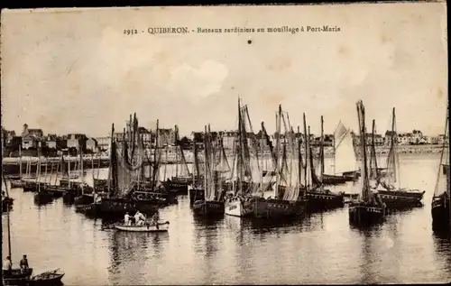 Ak Quiberon Morbihan, Sardinenboote vor Anker in Port Maria