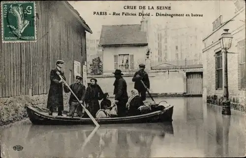 Ak Paris XVI., Crue de la Seine, Rue Felicien David, Demenagement en bateau