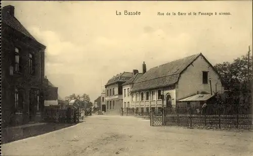 Ak La Bassée Nord, Rue de la Gare, Bahnübergang