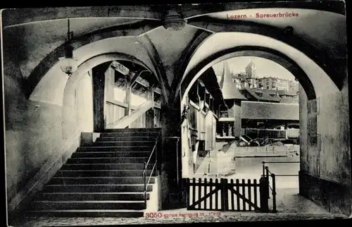 Ak Luzern, Blick in die Spreuerbrücke, Zaun, Lampe