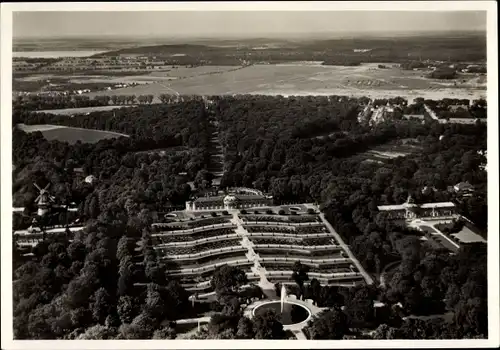 Ak Potsdam in Brandenburg, Schloss Sanssouci, Fliegeraufnahme