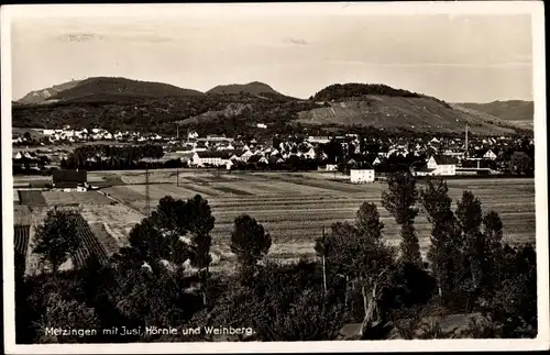 Ak Metzingen in Württemberg, Blick auf den Ort mit Jusi, Hörnle und Weinberg