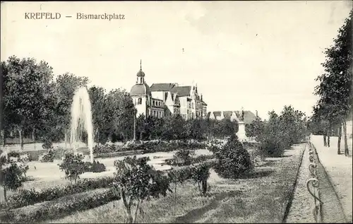 Ak Krefeld am Niederrhein, Partie am Bismarckplatz, Springbrunnen