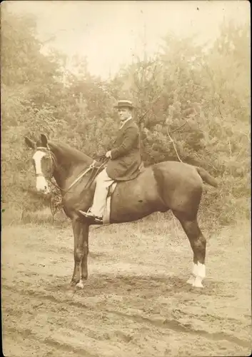 Foto Mann auf einem Pferd, Reiter