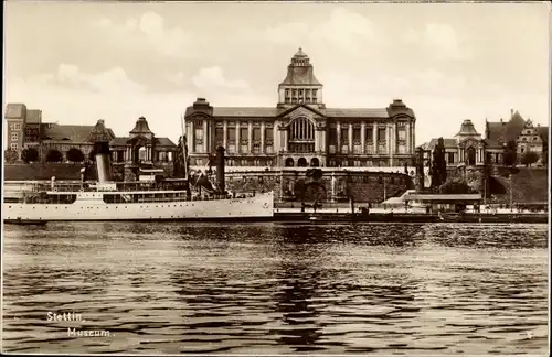 Ak Szczecin Stettin Pommern, Wasserblick zum Museum, Dampfer vor Anker