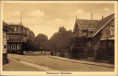 Ak Hahnenklee Bockswiese Goslar im Harz, Hotel Restaurant Granetal, Straßenpartie
