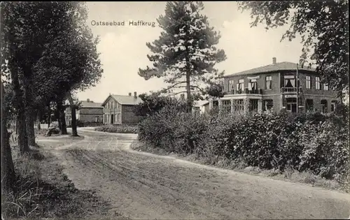 Ak Haffkrug Scharbeutz Ostholstein, Haus Heinr. Schutt, Straßenpartie