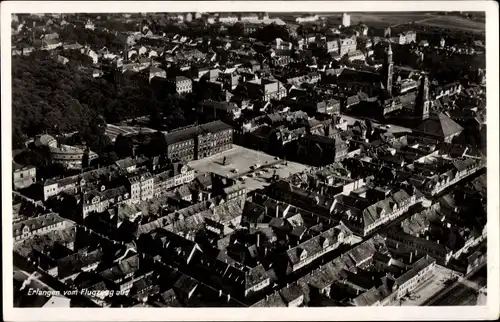 Ak Erlangen in Mittelfranken Bayern, Blick auf den Ort, Fliegeraufnahme