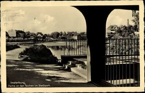 Ak Tschernjachowsk Insterburg Ostpreußen, Partie an den Teichen im Stadtpark