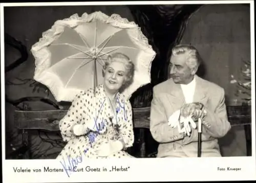 Ak Schauspielerin Valérie von Martens, Schauspieler Curt Goetz, Filmszene Herbst, Autogramm V. v. M.