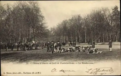 Ak Jagd im Wald von Fontainebleau, Jagdgesellschaft, Reiter, Hundemeute