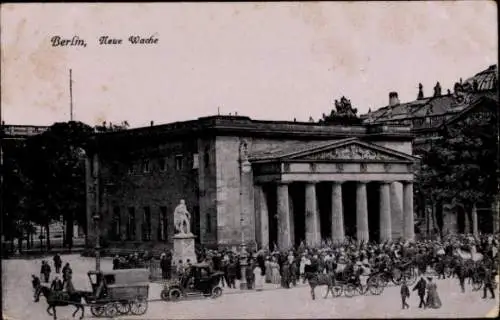 Ak Berlin Mitte, Neue Wache, Passanten, Kutschen, Denkmal