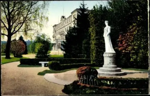 Ak Salzburg in Österreich, Kaiserin Elisabeth Denkmal mit Hotel Europe