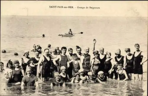 Ak Saint Pair sur Mer Manche, Gruppenfoto, Badegäste im Wasser