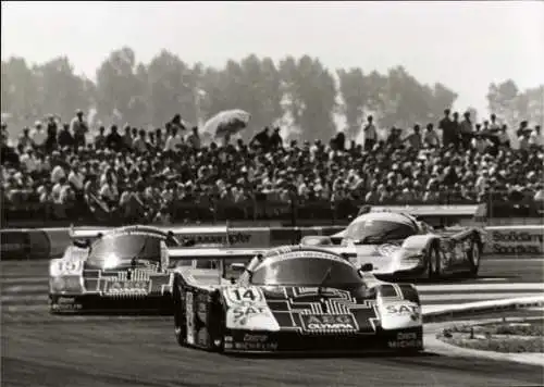 Foto Motorrennsport, Sauber-Mercedes C9, Jean-Louis Schlesser, Mauro Baldi, Porsche 962 C