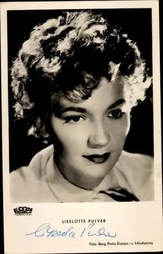 Ak Schauspielerin Liselotte Pulver, Portrait, Autogramm, das Nachtespenst