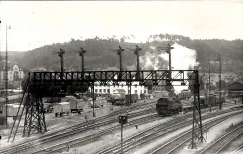 Foto Ak Deutsche Eisenbahn, Bahnhof, Gleisseite