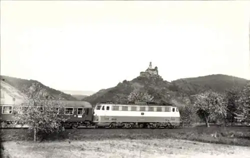 Foto Ak Deutsche Eisenbahn, DB E-Lok, Burg Panorama