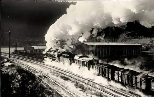 Foto Ak Deutsche Eisenbahn, Dampflok, Güterzug