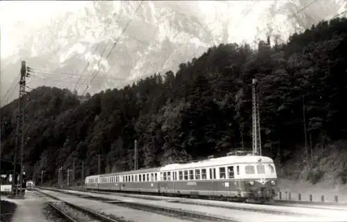 Foto Ak Deutsche Eisenbahn, Personenzug, Gebirge