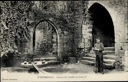 Ak Hondarrabia Hondarrabia Baskenland, Innenraum des Schlosses von Karl V