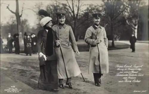 Ak Prinz Ernst August, Herzog zu Braunschweig, Prinzessin Victoria Luise von Preußen, Prinz Oskar