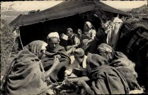 Ak Afrika, Maghreb, Araber am Lagerfeuer, Kochen