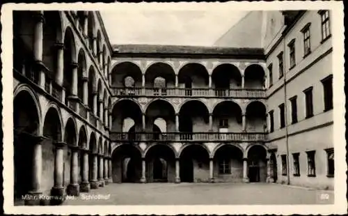 Ak Moravský Krumlov Mährisch Kromau Südmähren, Schlosshof