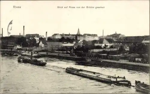 Ak Riesa an der Elbe Sachsen, Blick von der Brücke, Ortsansicht, Schiffe, Anleger, Eisenbahn