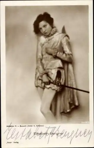 Ak Schauspielerin Elisabeth Bergner, Portrait m. Degen, Autogramm
