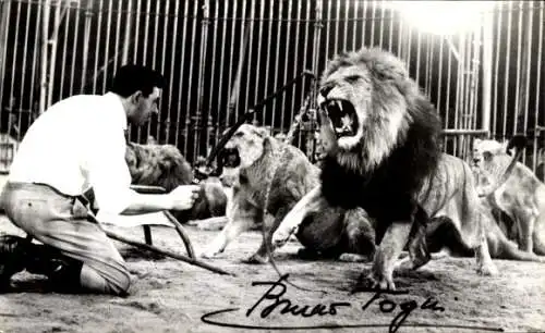 Ak Italienischer Zirkus, Direktor Bruno Togni mit Löwen