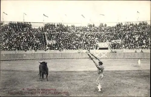 Ak Stierkampf, Arena, Torero, Stier, Zuschauer