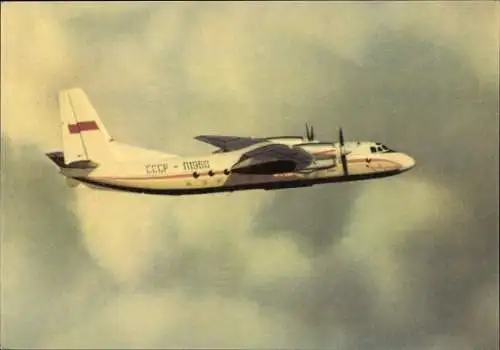 Ak Antonov AN 24, russisches Passagierflugzeug