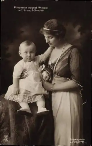 Ak Prinzessin August Wilhelm mit ihrem Sohn, Alexandra Victoria, Portrait