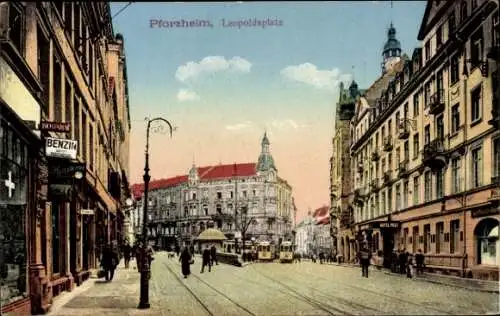 Ak Pforzheim im Schwarzwald, Leopoldsplatz, Straßenbahnen, Apotheke