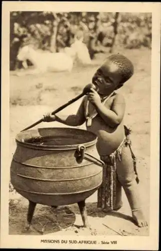 Ak Mission in Afrika, Naschendes Kind, Kessel, Kochlöffel