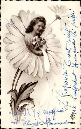 Ak Portrait einer Frau in einer Margeritenblüte