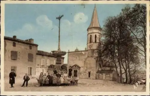 Ak Dourgne Tarn, Kirchplatz, Gruppenbild