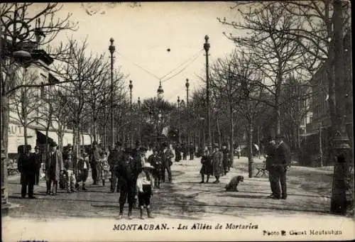 Ak Montauban Tarn et Garonne, Les Allees de Mortarieu, Allee, Passanten