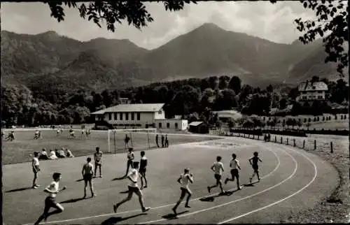 Ak Marquartstein im Chiemgau Oberbayern, Staatliches Landschulheim, Sportplatz