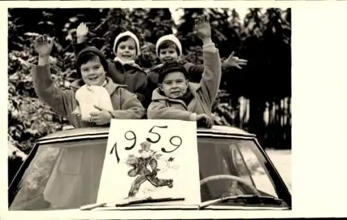 Foto Ak Gute Fahrt ins neue Jahr 1959, Kinder, Auto, Jahreszahl