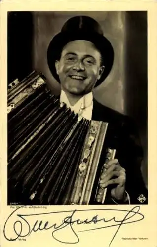 Ak Schauspieler Willy Fritsch, Portrait, Akkordeon, Autogramm