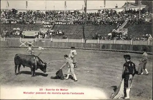 Ak Suerte de Matar, Matador passant de muleta apres l'estocade