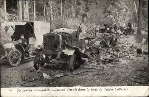 Ak Ein deutscher Autokonvoi wurde im Wald von Villers Cotterets zerstört