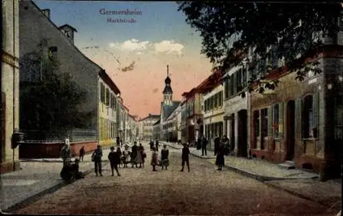 Ak Germersheim, Blick in die Marktstraße mit Passanten und Kirche