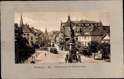 Passepartout Ak Freiburg im Breisgau, Kaiserstraße, Siegesdenkmal, Straßenbahn, Kirchturm