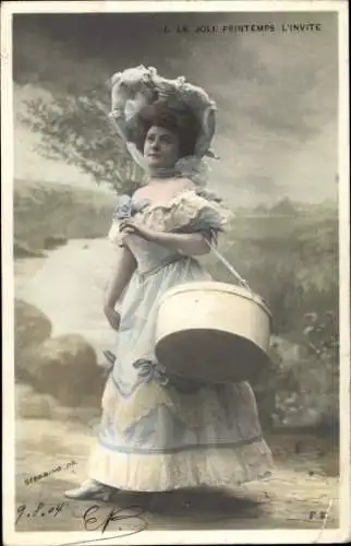 Ak Elegante Dame mit Hutschachtel