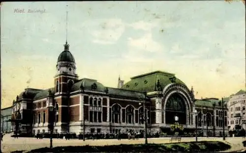 Ak Kiel, Bahnhof von der Straßenseite aus gesehen