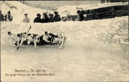 Ak Oberhof im Thüringer Wald, große Kurve der Bobsleigh-Bahn, Bobfahrer, Zuschauer